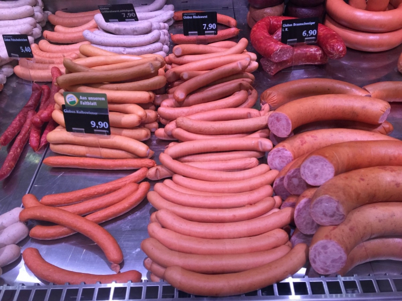 charcuterie-CAGNES SUR MER-min_sausages_meat_butchery-1069321